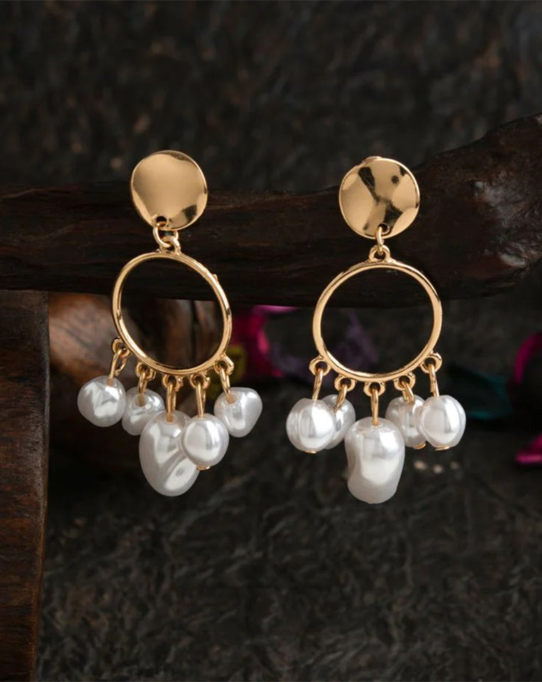 Circle Shaped Hanging Pearl