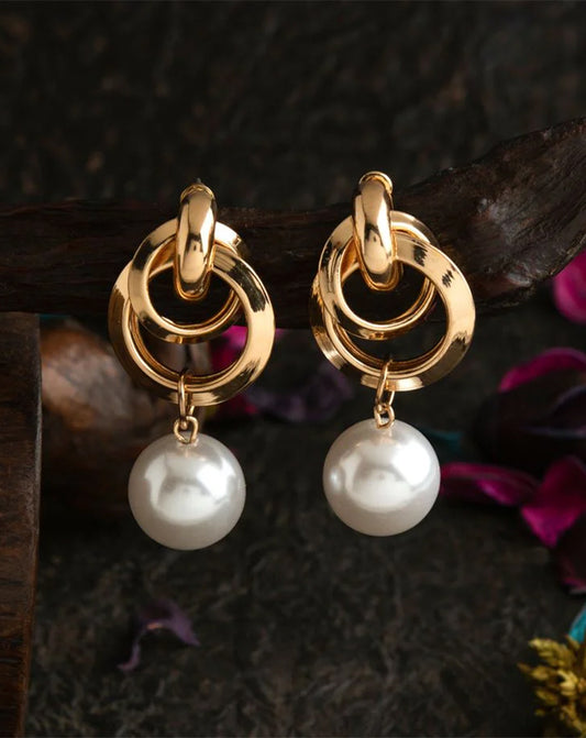 Interlinked Dangling Pearl Drop