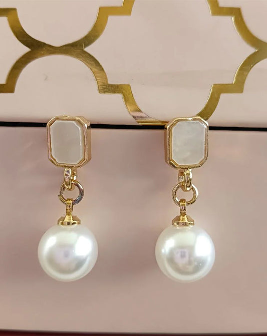Droplet Pearl Earrings